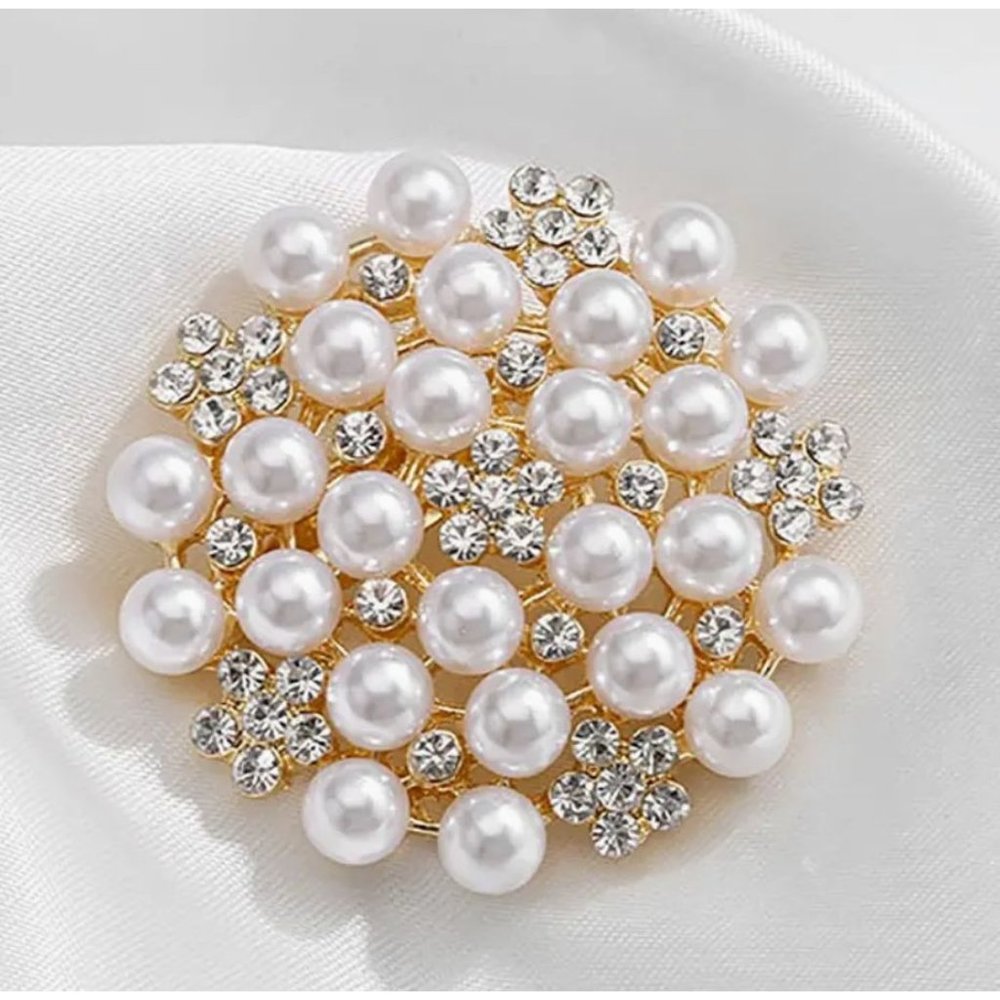 Clear Crystal and Imitation Pearl Brooch Gold Tone Round Cluster